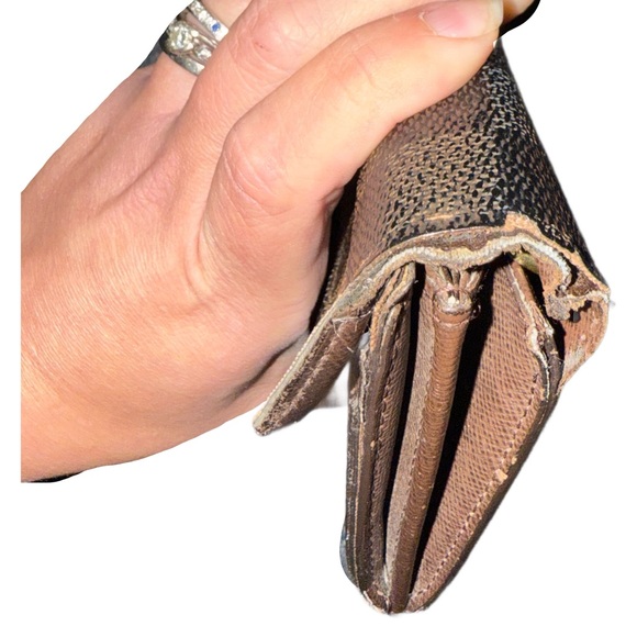 Louis Vuitton Sarah Leather Wallet - Picture 6 of 15